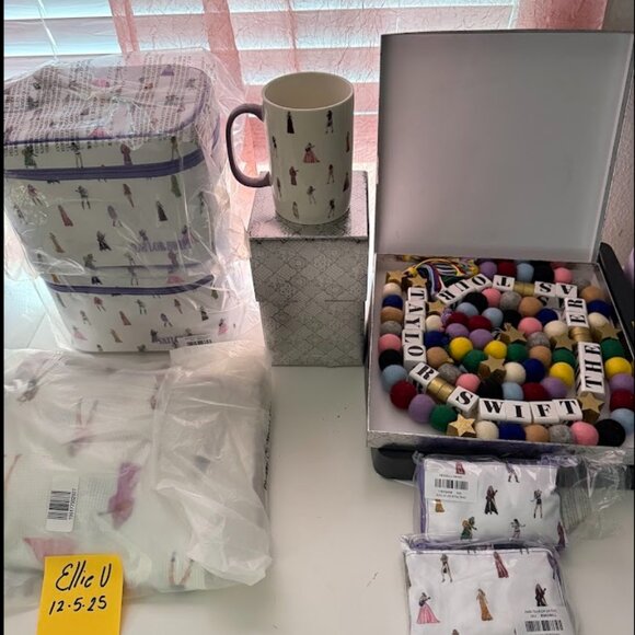 Taylor Swift - The Life Of A Show Girl Vinyl Case - *IN HAND* - *READY TO SHIP* - Picture 8 of 10